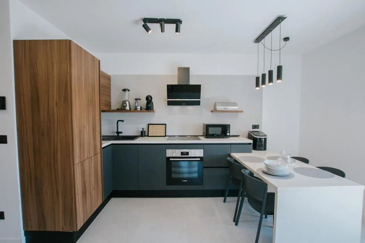 Oleander Urban Suites, High-Speed Internet, Beach At 250, Pet Friendly Trogir Apartment