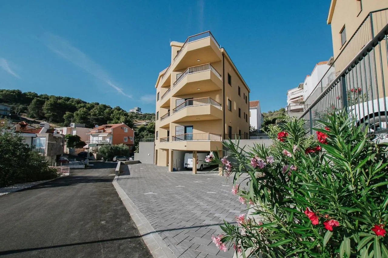 Apartment Oleander Urban Suites, High-Speed Internet, Beach At 250, Pet Friendly Trogir Croatia